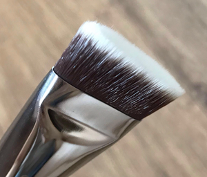 Sigma Beauty - F77 CHISEL AND TRIM CONTOUR™ BRUSH