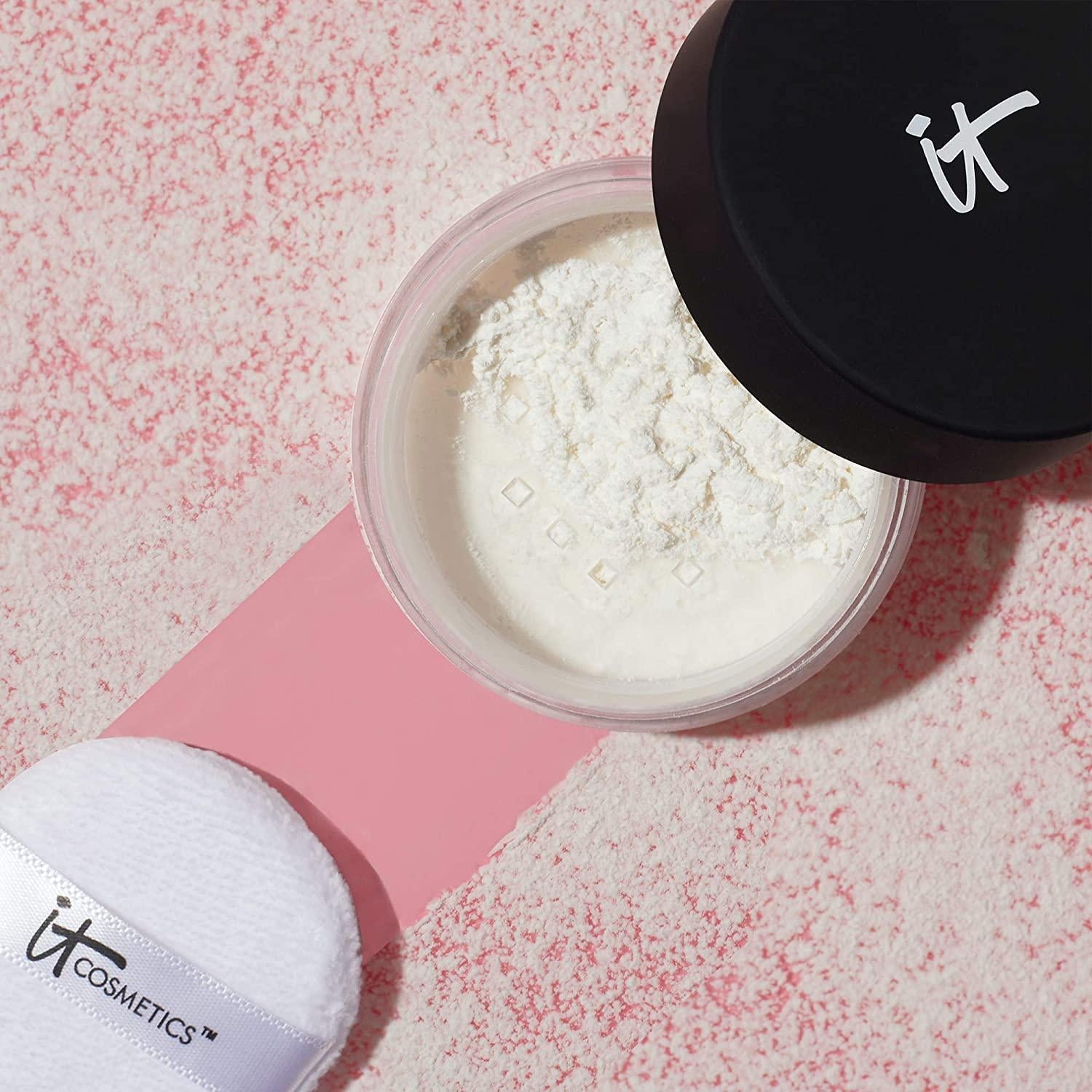 It Cosmetics by by pore loose powder