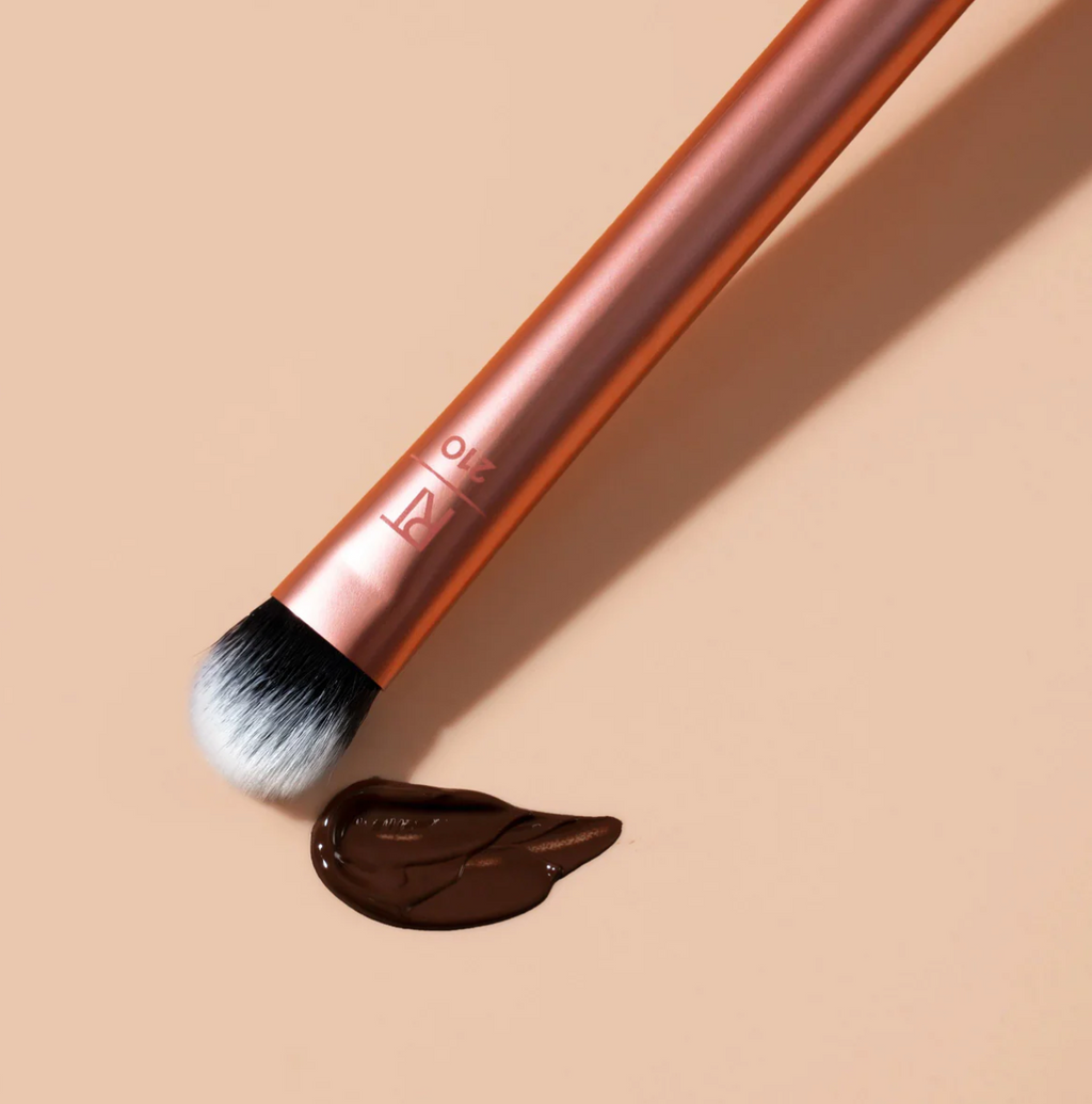 Real Techniques expert concealer brush RT 210