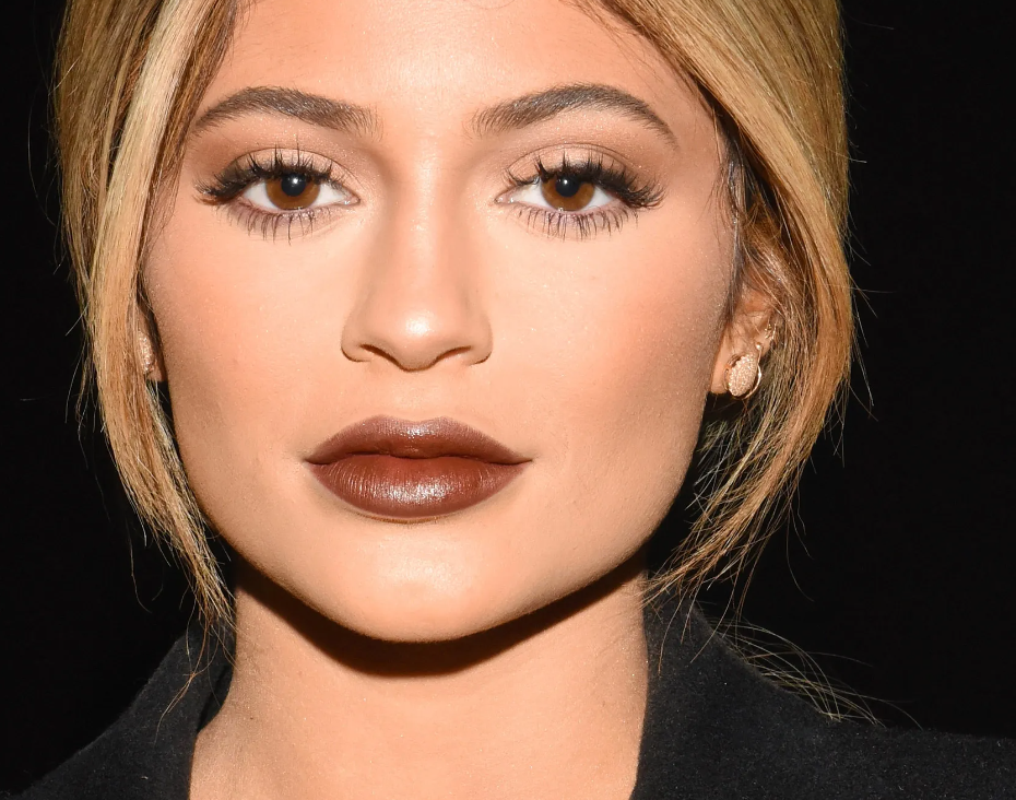 Kylie matte lip color - True Brown K