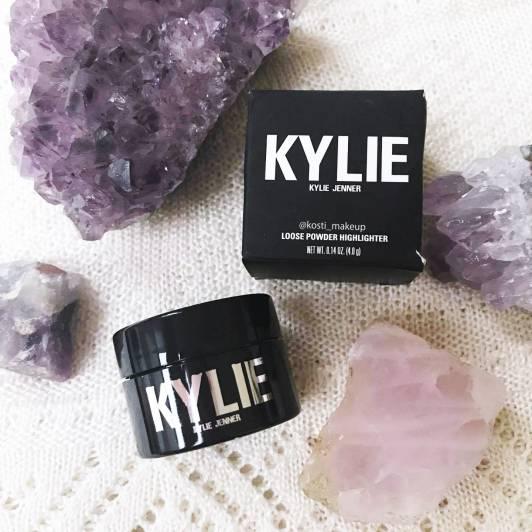 Kylie Loose Powder highlighter