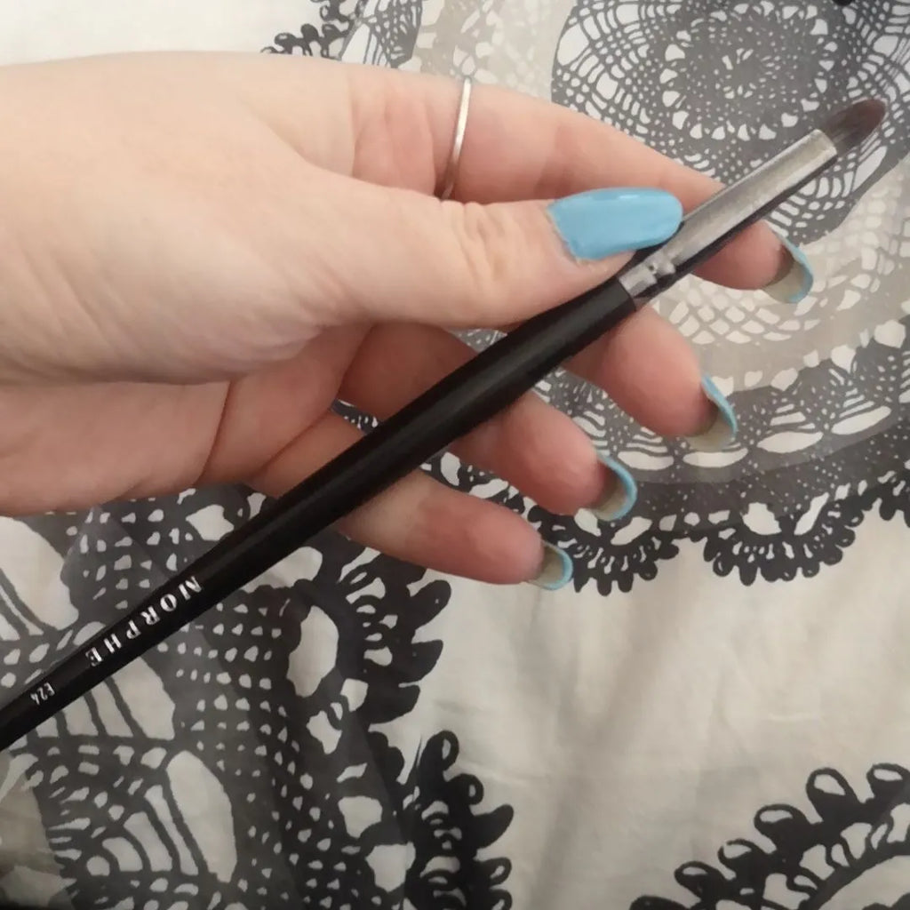 Morphe Elite brush bullet crease e24