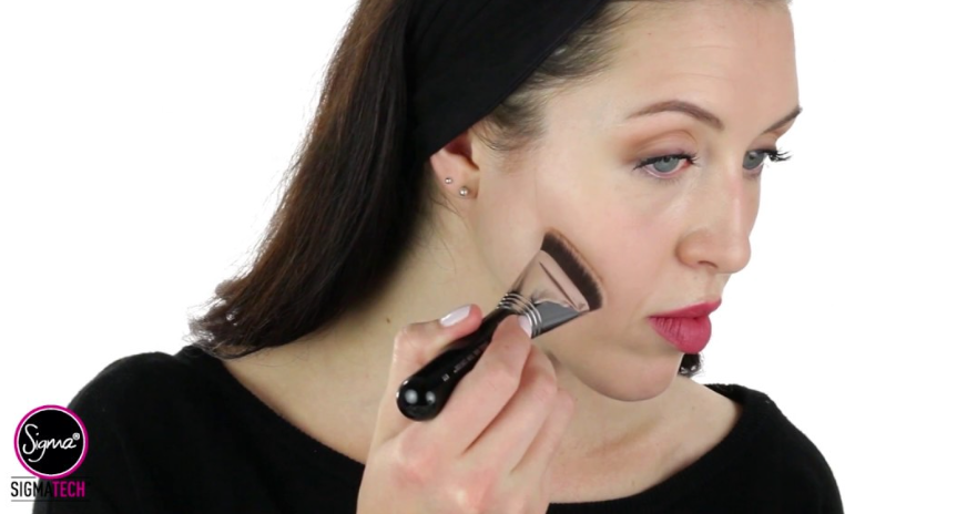 Sigma Beauty - F77 CHISEL AND TRIM CONTOUR™ BRUSH