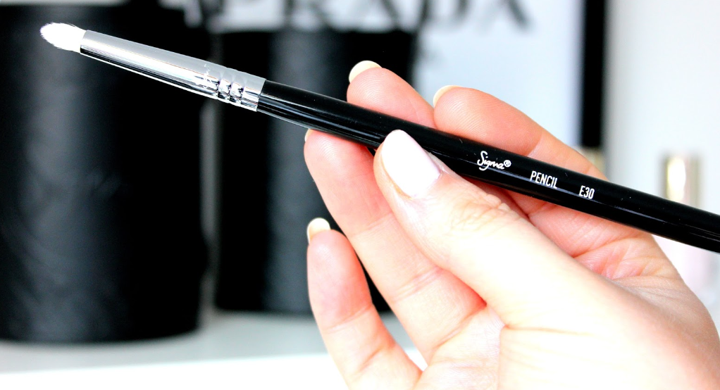 Sigma Beauty - E30 PENCIL BRUSH - BLACK/CHROME