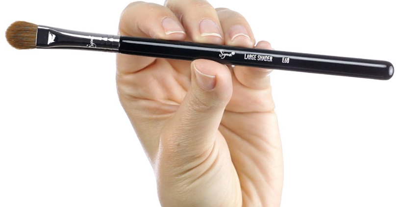 Sigma Beauty - E60 LARGE SHADER BRUSH - BLACK/CHROME