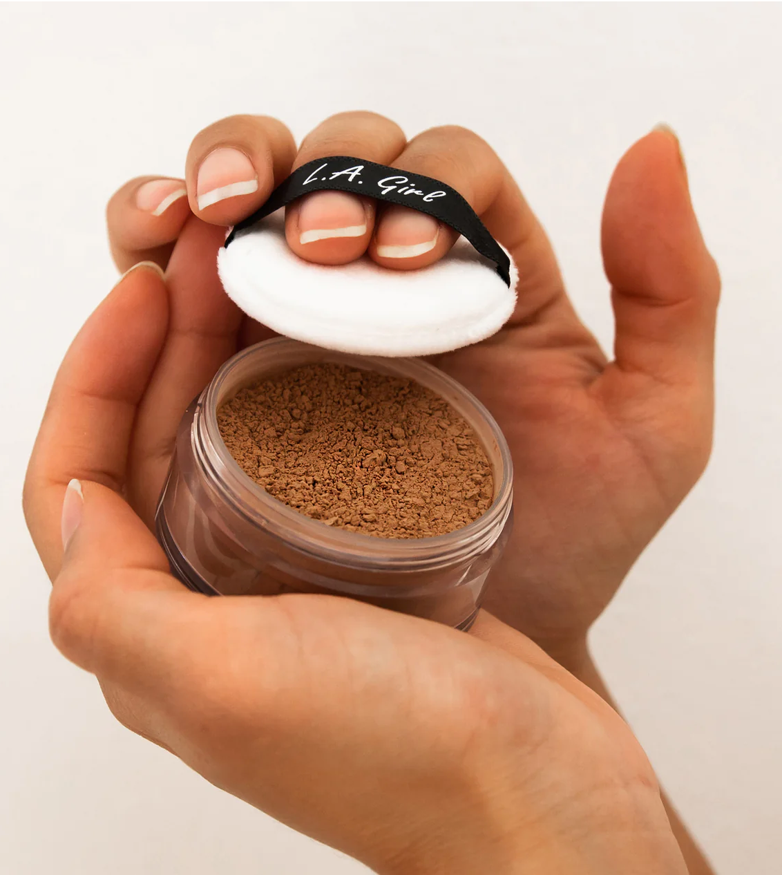 LA Girl - INSTANT FINISH BLURRING LOOSE POWDER