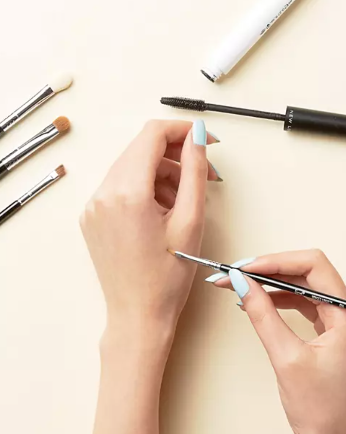 Sigma Beauty - E06 WINGED LINER™ BRUSH - BLACK/CHROME