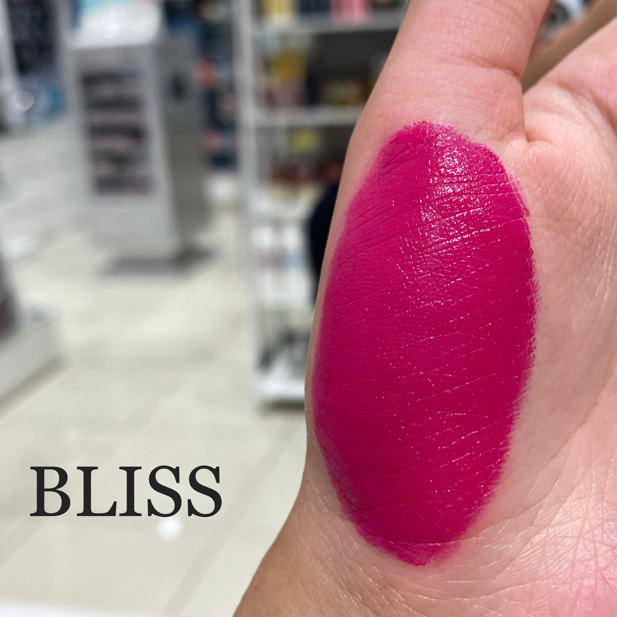 LA Girl Cosmetics - MATTE FLAT VELVET LIPSTICK