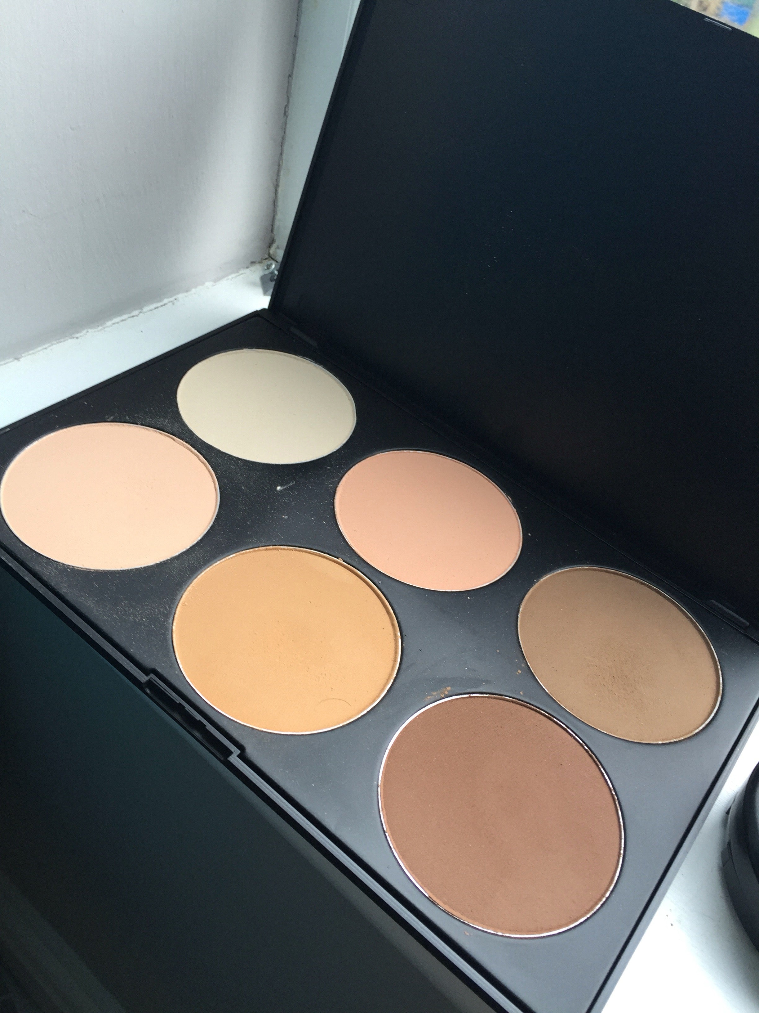 Morphe 06F powder contour palette